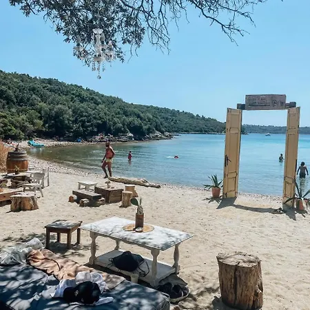 Stunning View With Pool Appartement *