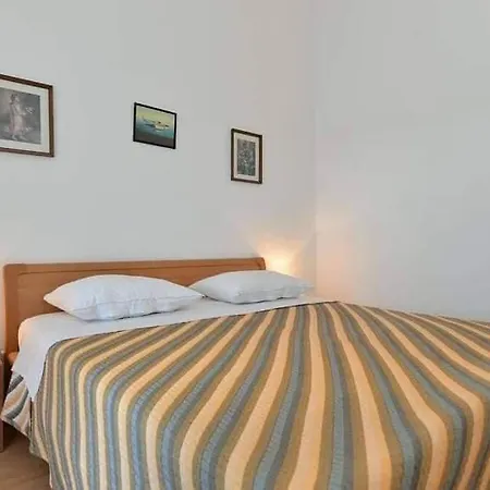 Apartment Stunning View With Pool Valbandon