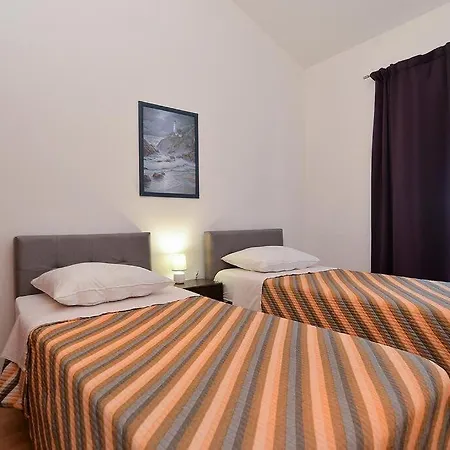 Apartment Stunning View With Pool Valbandon