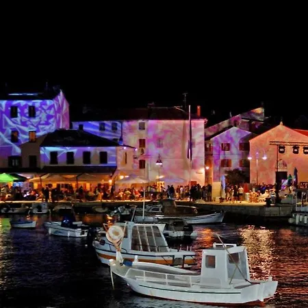 Apartment Stunning View With Pool *