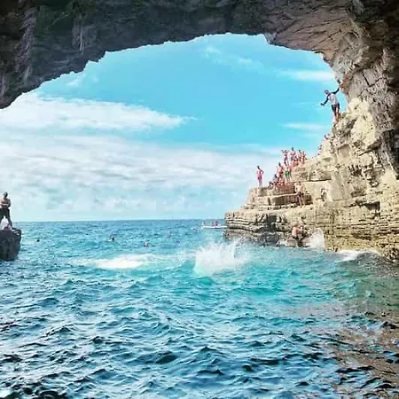 Apartment Stunning View With Pool Valbandon