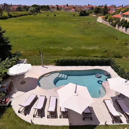Stunning View With Pool Apartment Valbandon