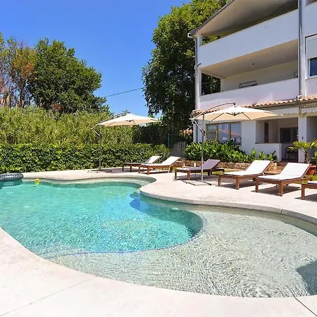 Apartment Stunning View With Pool Valbandon