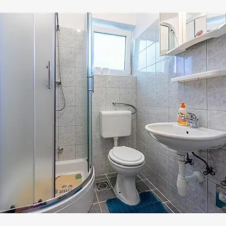 Stunning View With Pool Apartman Valbandon