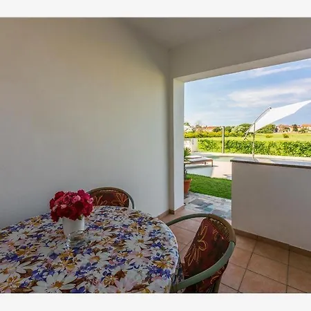 Apartman Stunning View With Pool Valbandon